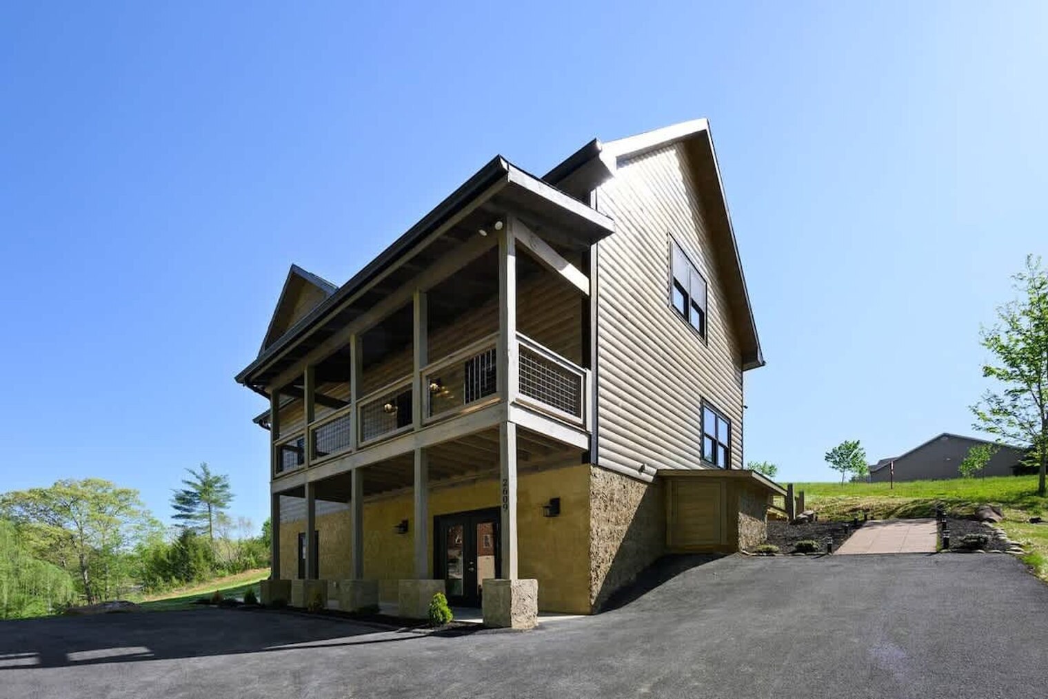 Building Photo - 2609 Stonebrook Dr