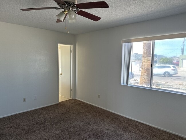 Building Photo - Unfurnished Full Time