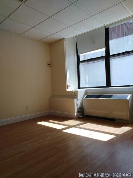 Building Photo - 62 Boylston St