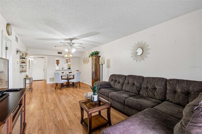 Building Photo - 11110 Carriage Hill Dr