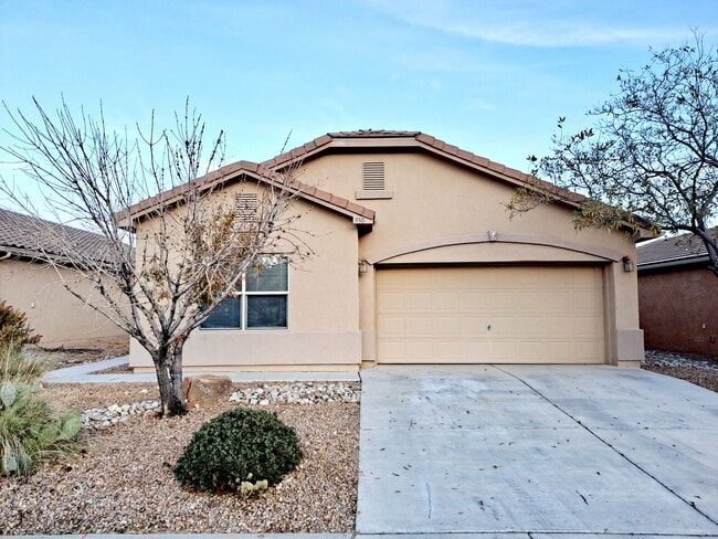 Building Photo - Cute 3 bed, 2 bath home in Huning Ranch