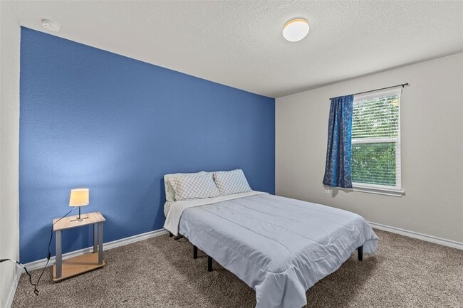 Building Photo - 11804 Saddle Rock Dr