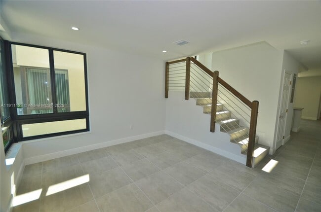 Building Photo - 4374 E 10th Ave