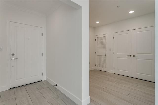 Building Photo - 500 Throckmorton St