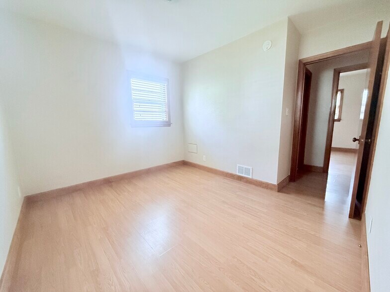 Building Photo - 1171 Bourland Ave