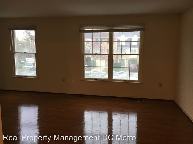 Building Photo - 8024 Hollow Reed Ct