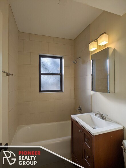 Building Photo - 4036 N Ashland Ave