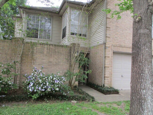 Building Photo - 16023 Hidden Acres Dr