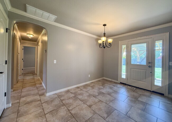 Building Photo - 5 Bedrooms | 3 Bathrooms | 2 Car Garage | Moore Schools