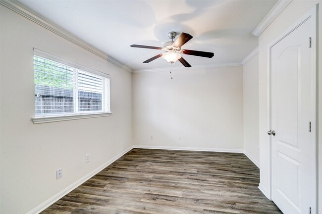 Building Photo - 427 W 16th St