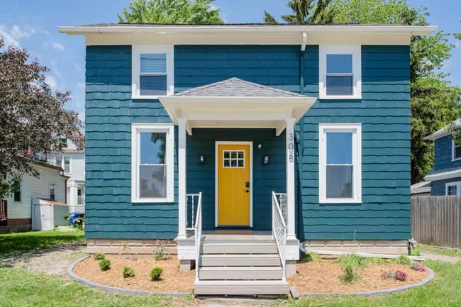 Primary Photo - 308 E Franklin St
