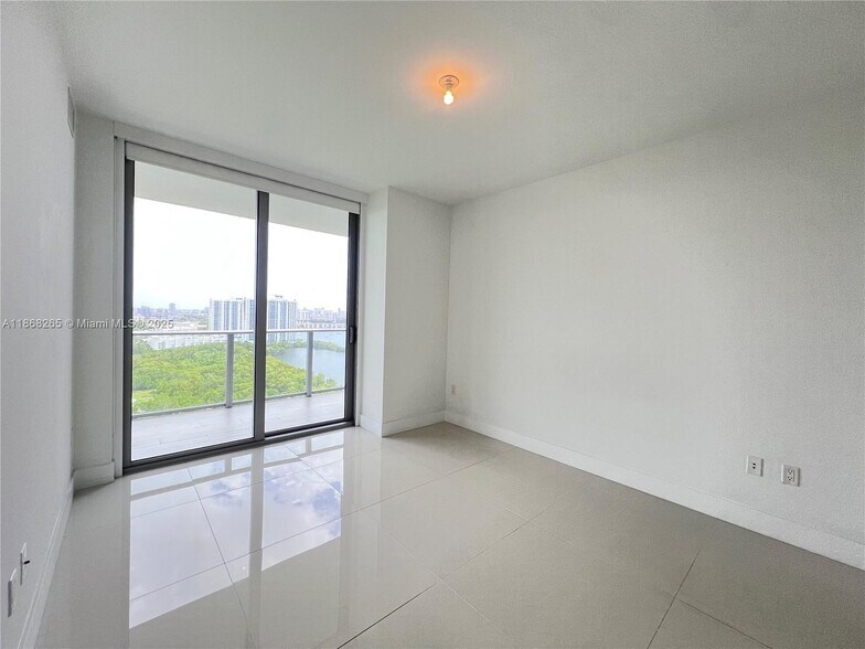 Building Photo - 16385 Biscayne Blvd