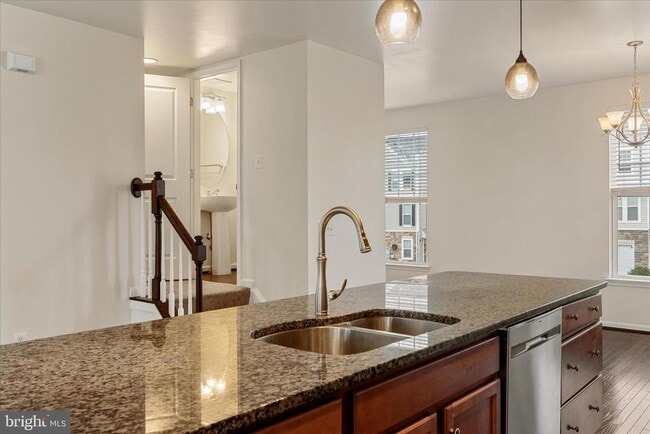 Building Photo - 109 Sequoia Dr