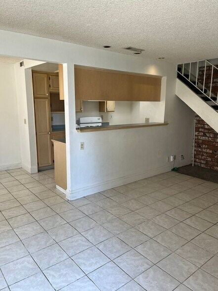 Building Photo - 2082 Calle La Sombra
