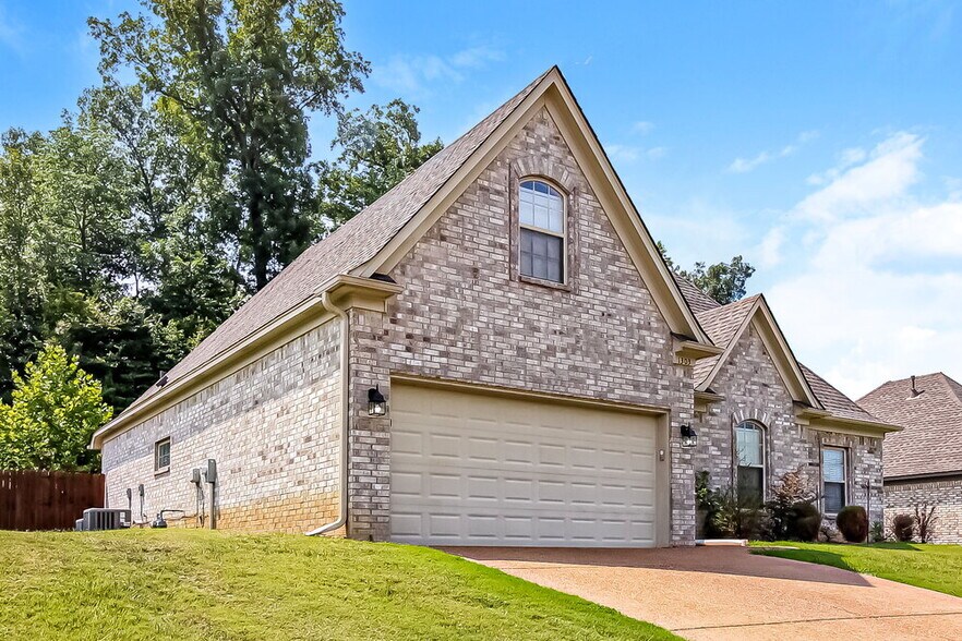 Building Photo - 1303 Shetland Dr