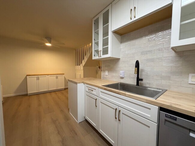 Building Photo - 3161 Madison Ave