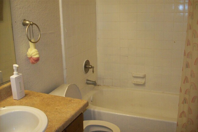 Building Photo - 8100 Creekbend Dr