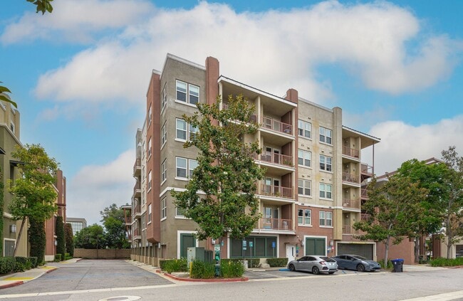 Building Photo - 12842 Palm St