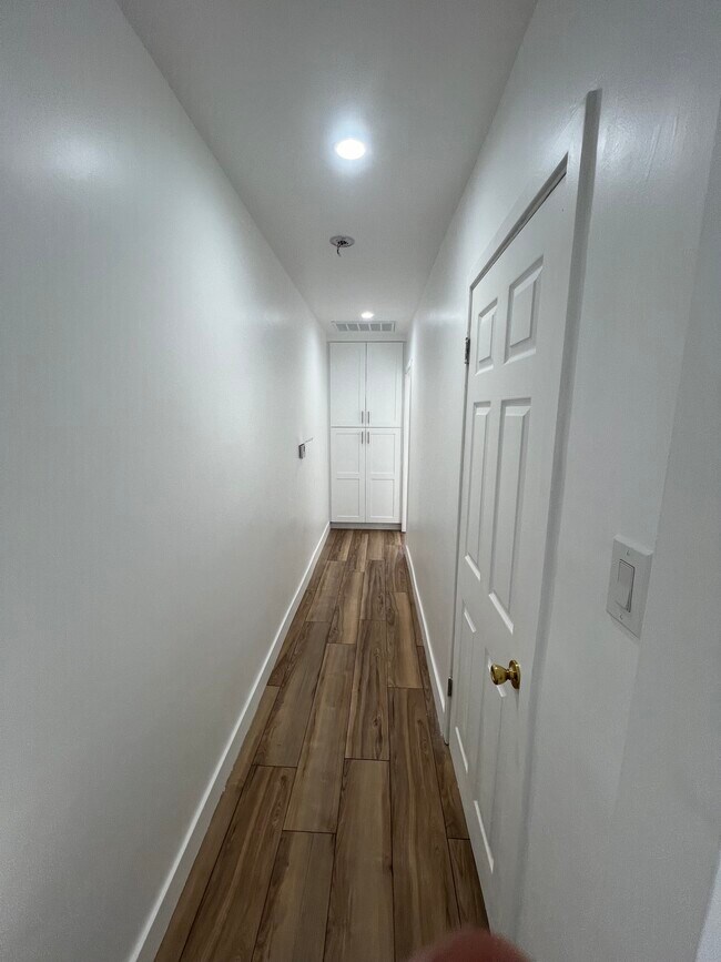 Building Photo - 3619 Edenhurst Ave