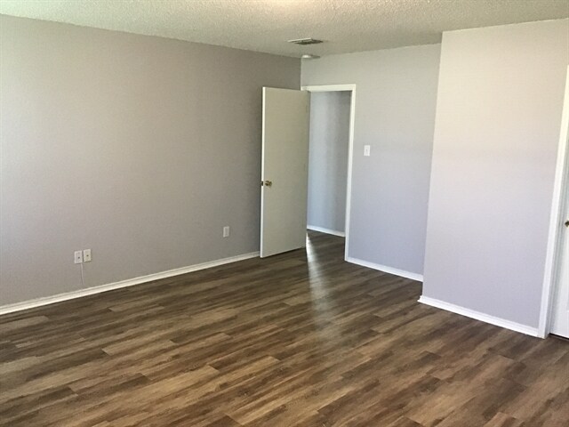 Building Photo - 1313 Cherokee Rose Ln