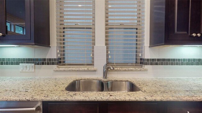 Building Photo - 1708 Upland Lakes