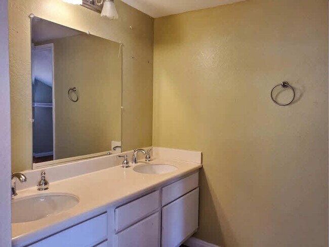 Building Photo - 36818 Little Leaf Dr