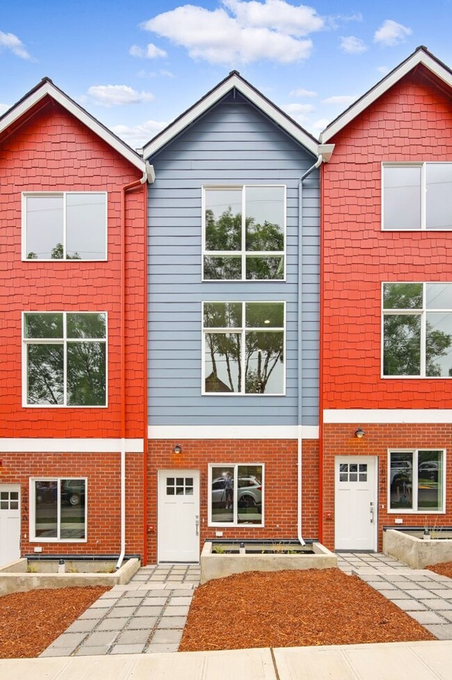 Building Photo - Madrona Townhouse