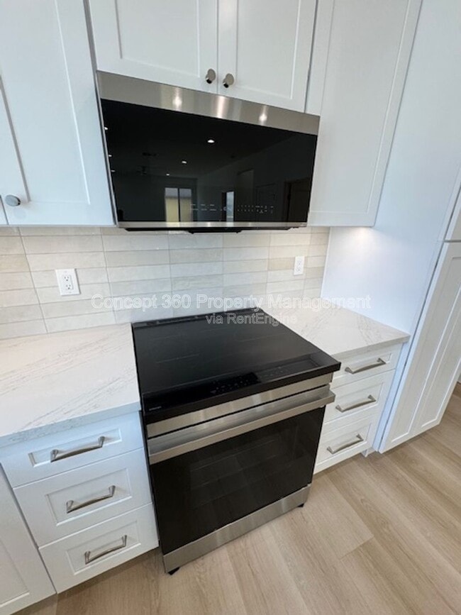 Building Photo - 6168 Briercrest Ave