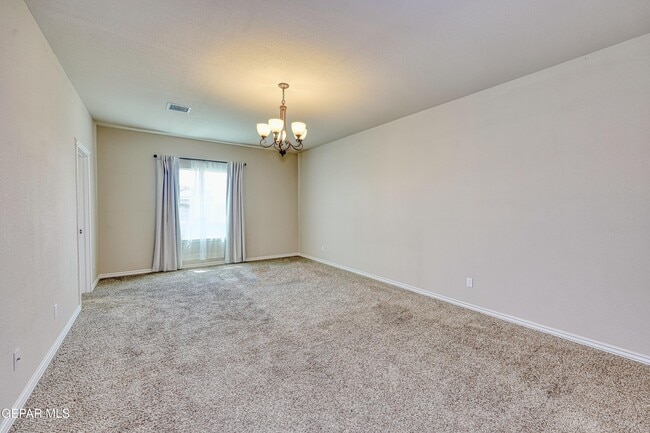 Building Photo - 5601 Valley Maple Dr