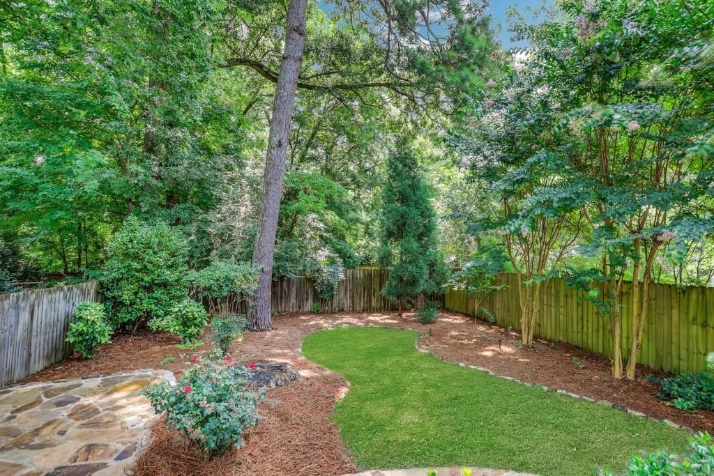 Building Photo - 2215 Fairhaven Cir NE