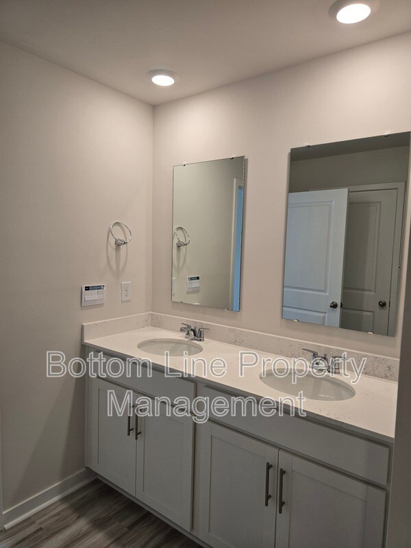 Building Photo - 549 Blackpool Ct