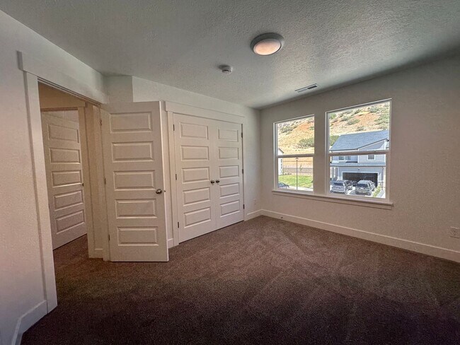 Building Photo - 5280 Acacia Dr