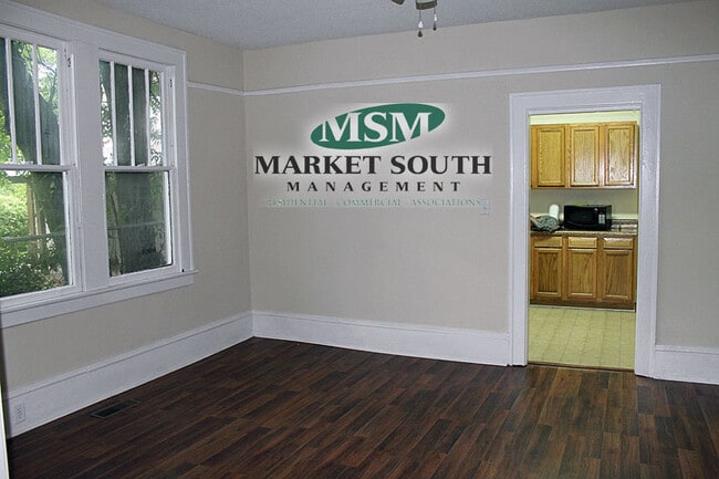 Building Photo - MIDTOWN BUGALOW