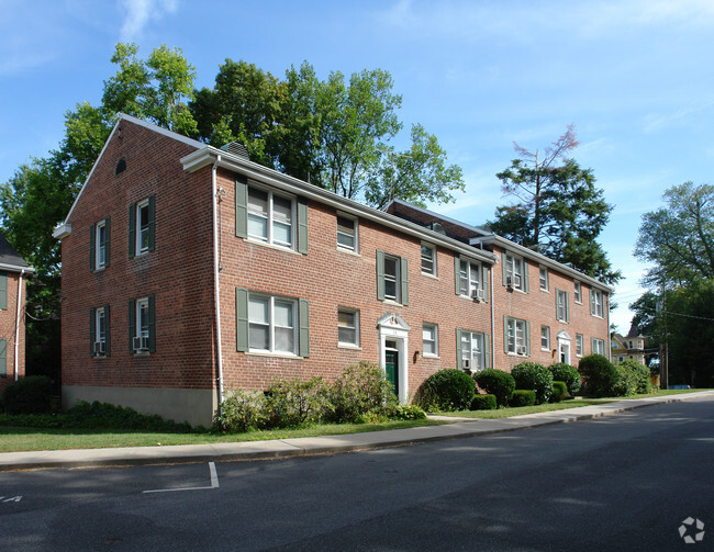 Building Photo - Tanglewood Gardens