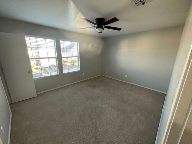 Building Photo - Beautiful Home in Stone Oak!