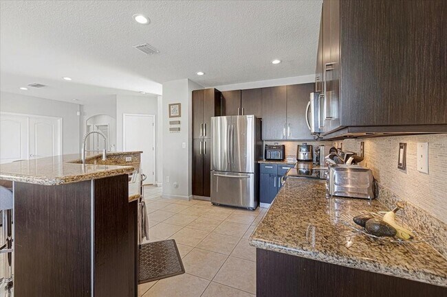 Building Photo - 2316 SW 127th Ave