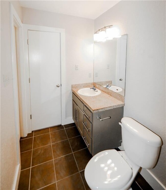 Building Photo - 1302 Danbury Square