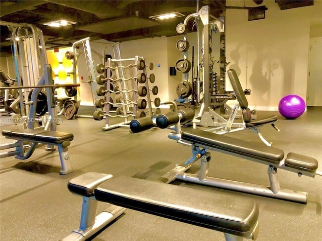 Building Photo - 601 NE 36th St