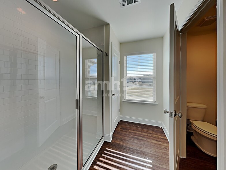 Building Photo - 2105 Overlake Cir