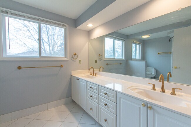 Building Photo - 3535 Balfour Dr