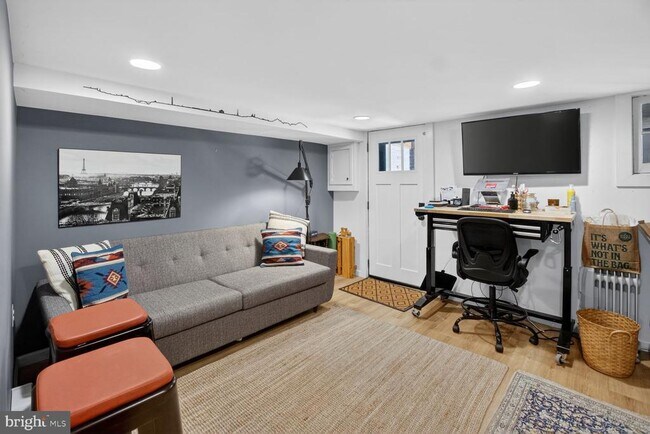 Building Photo - 553 24th St NE