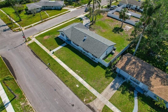 Building Photo - 1838 1st Ave E
