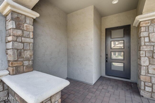 Building Photo - 2661 S Olympic Dr