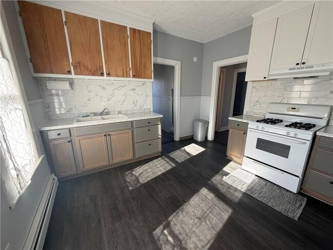 Building Photo - 112 High St