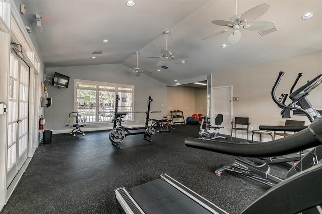 Building Photo - 9481 Highland Oak Dr