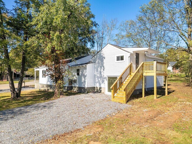 Building Photo - 1201 E 32nd St