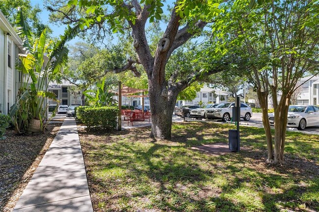 Building Photo - 5440 S MacDill Ave