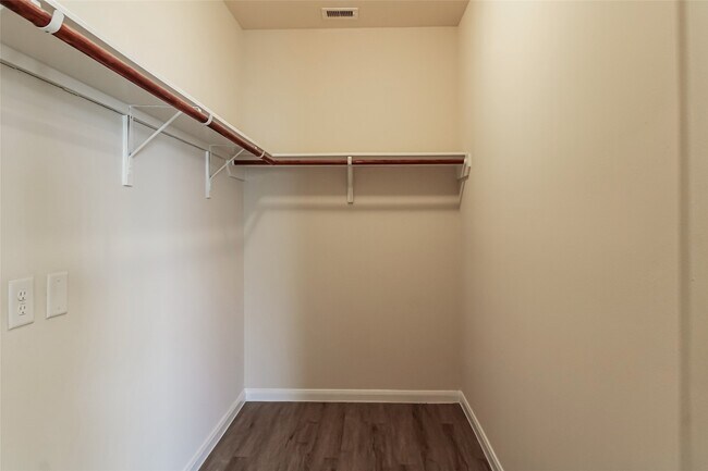 Building Photo - 9706 Cira Court