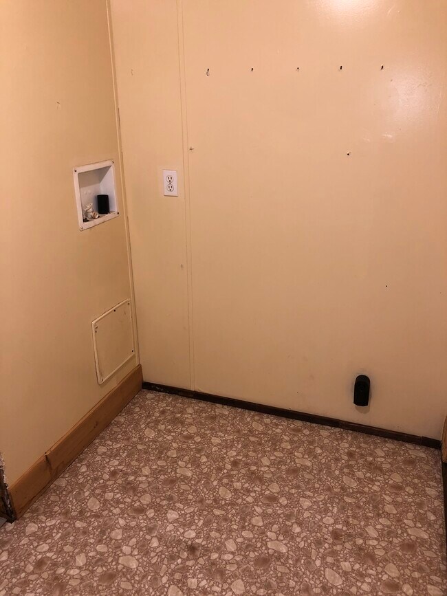 Building Photo - 317 Wood Gate Dr