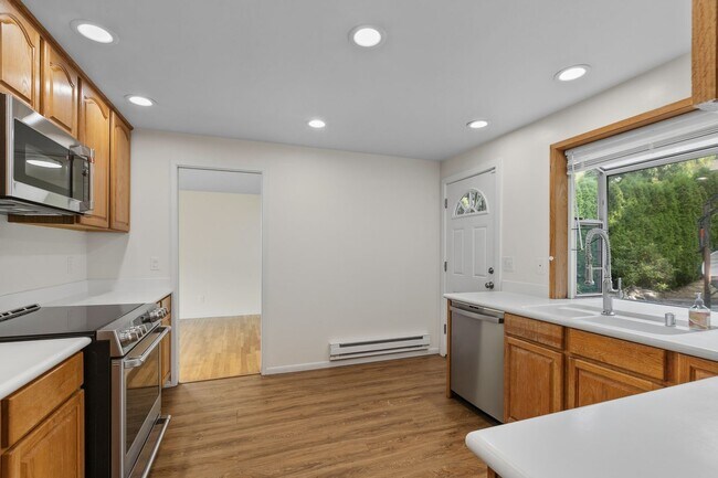 Building Photo - 3616 33rd Ave W